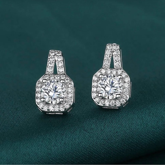 New 925 Sterling Silver Luxurious Square Stud Earrings - Picture 4 of 5